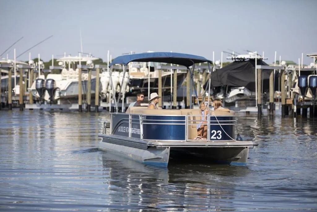 Apartment Grill Out With Private Beachfront Views! Destin