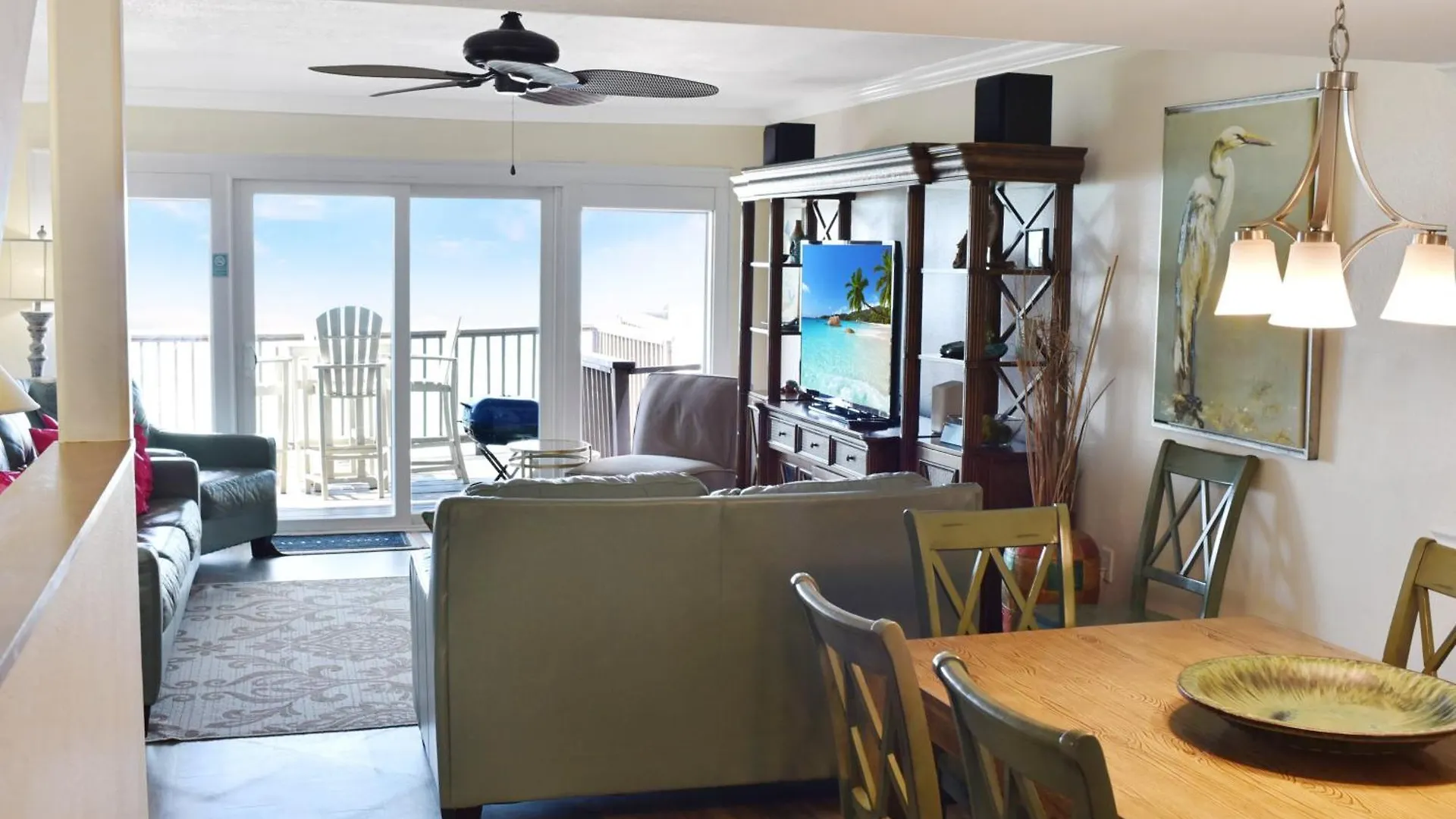 Grill Out With Private Beachfront Views! Destin Apartment